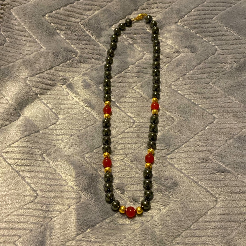 Gorgeous hematite gold and coral bead necklace 18” long